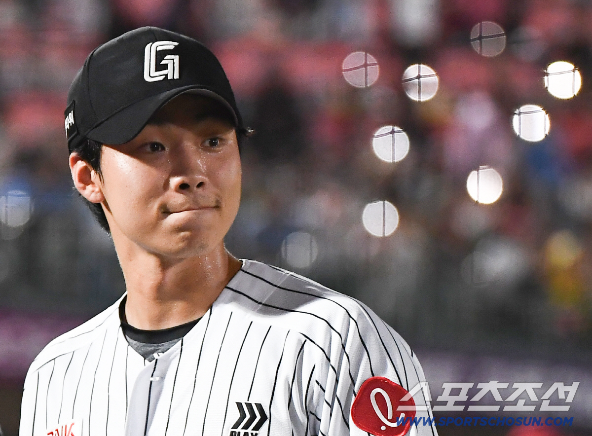 '병살을 1,3루로 만든 어이없던 2루 악송구.' 홍민기 역시나 뜨거운 …