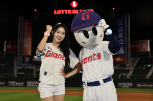 사직을 콘서트장으로! → 하하&스컬 축하공연까지…롯데, 사직에서 즐기는 '바캉스 시리즈'