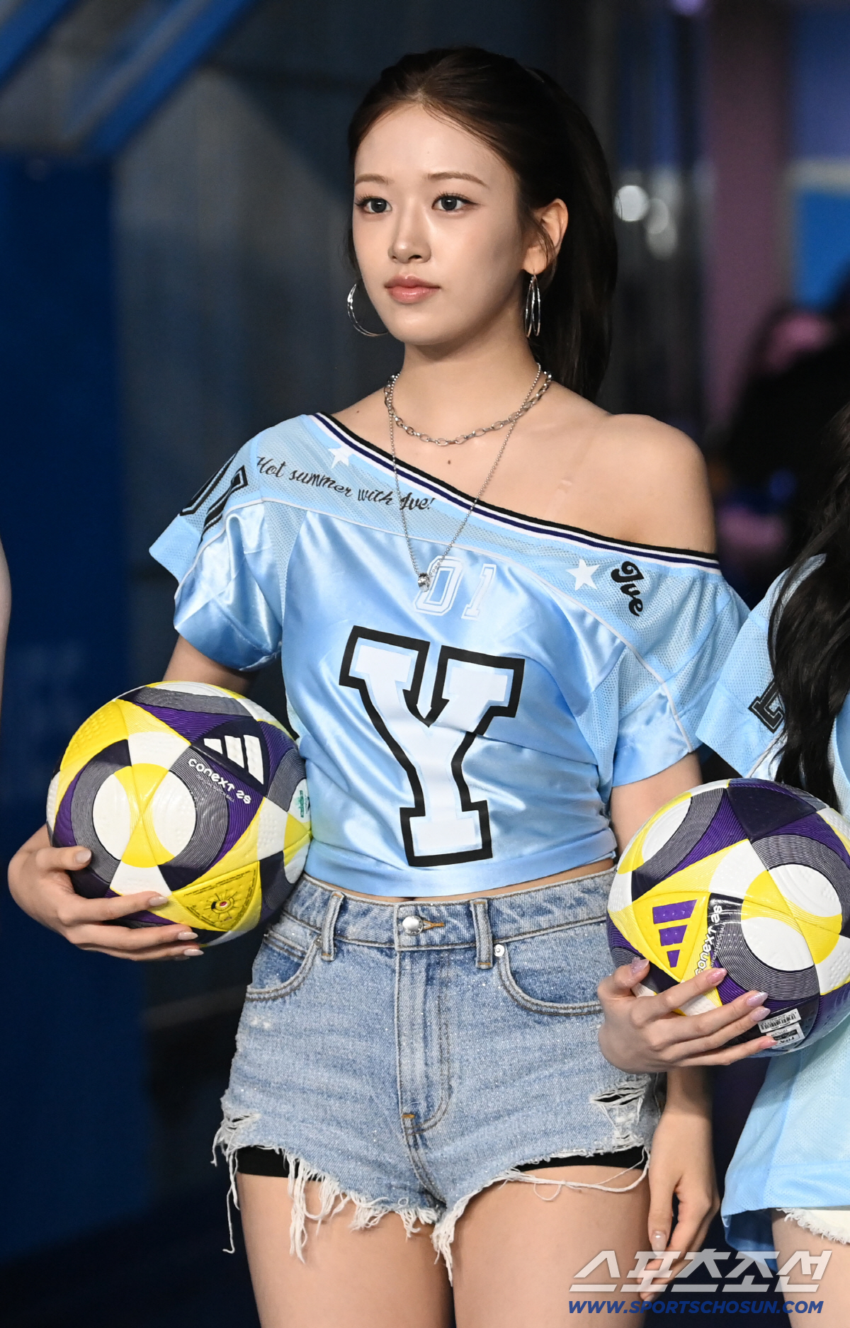 [포토] 안유진, 축구장에서도 미모에 빛이 나