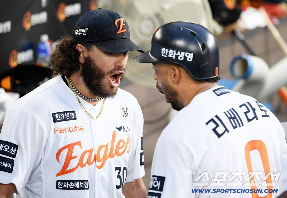 몬스터월 두 번 넘겼다! 에이스도 돌아왔다…선두 한화의 힘 보여줬다! 삼…