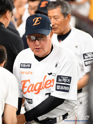 3연패 탈출! 선두 한화, 또 하나 경사도 있었다…