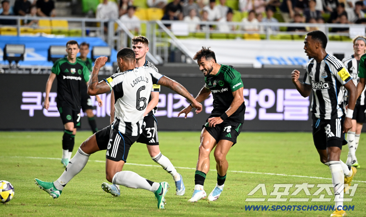 [현장에서]지난 시즌 EPL 5위 맞아요? '프리시즌 3연패'→英 팬들 …