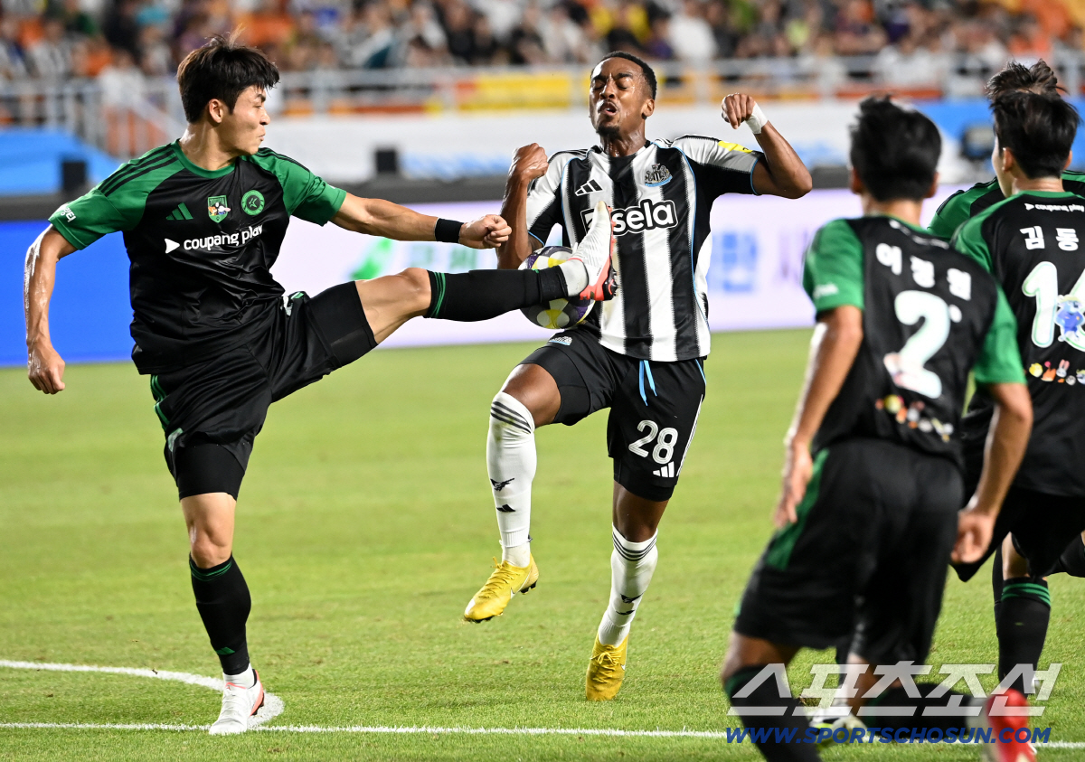 [현장에서]지난 시즌 EPL 5위 맞아요? '프리시즌 3연패'→英 팬들 …