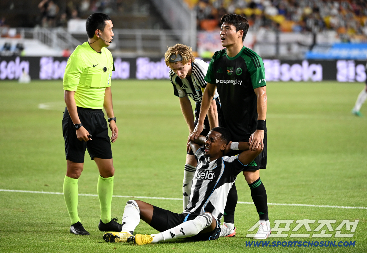 [현장에서]지난 시즌 EPL 5위 맞아요? '프리시즌 3연패'→英 팬들 …