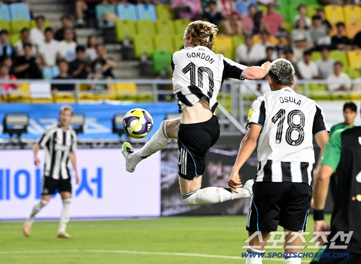 [현장에서]지난 시즌 EPL 5위 맞아요? '프리시즌 3연패'→英 팬들 …