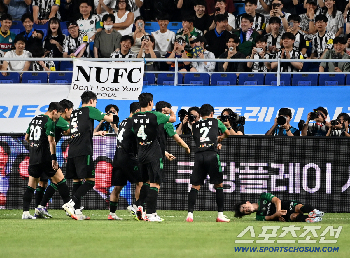 "홍콩팀도 토트넘 이겼다" PL 5위+UCL 진출팀 잡고도 웃지 않은 김…