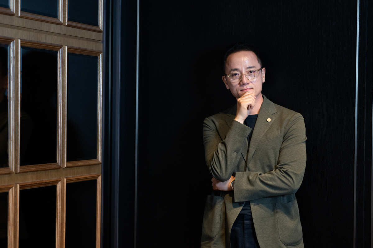 [SC인터뷰] "조정석 흥행 기운 받았다"…'좀비딸' 필감성 감독, 첫 …