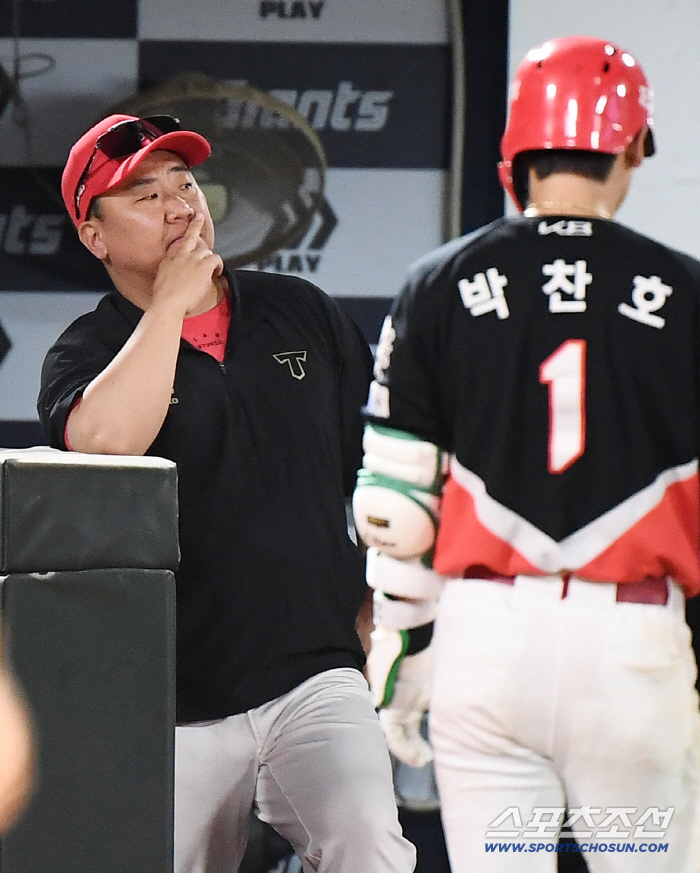초황당 연속 번트 수비 실책, 무사 만루 끝내기 찬스 증발...KIA, 김도영 온다고 뭐가 달라질까