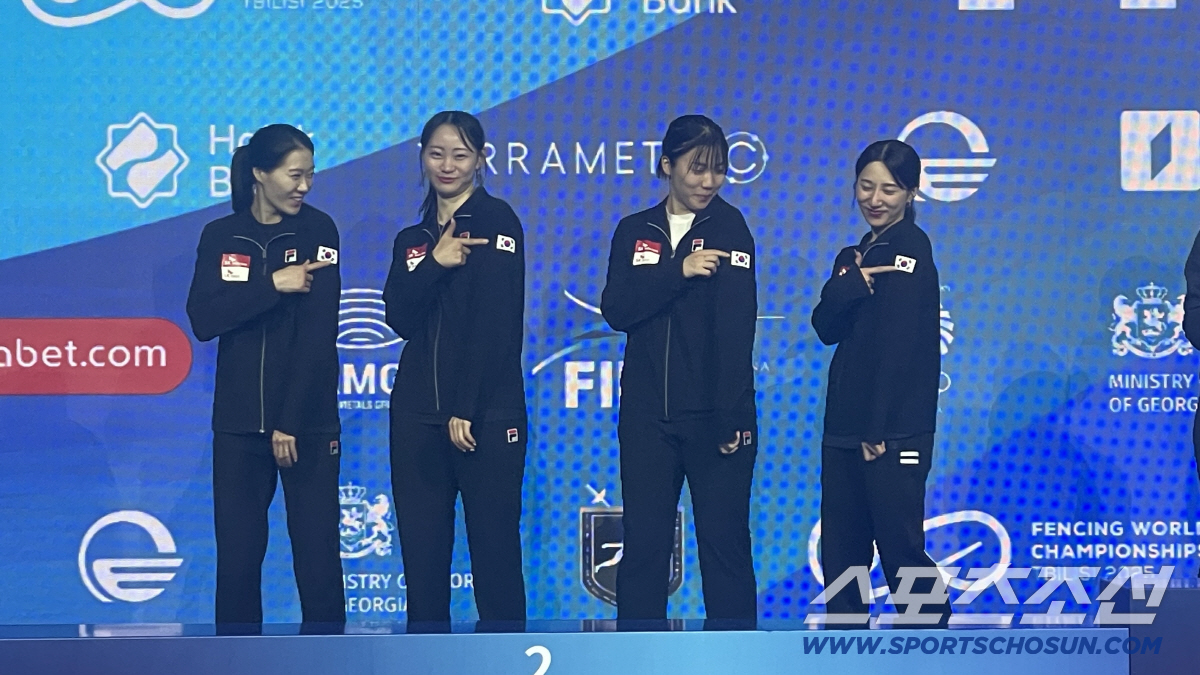 '파리 첫 銀'女사브르 단체,라이벌 日꺾고  세계선수권 8년만의 준우승 …