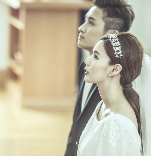 진태현, ♥박시은과 결혼 10주년 소감에…"앞으로 늑대 같은 남편 될 것…