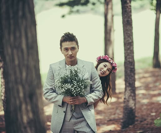 [SCin스타] “10년 전 작은 교회에서” 박시은♥진태현, 결혼 10주…