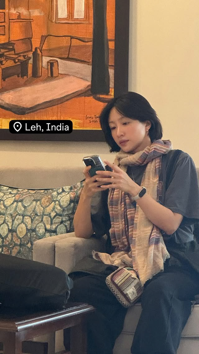 "미움받을 용기 내고 싶다던" 하니, 결혼 연기後 인도 요가 성지 '레'…