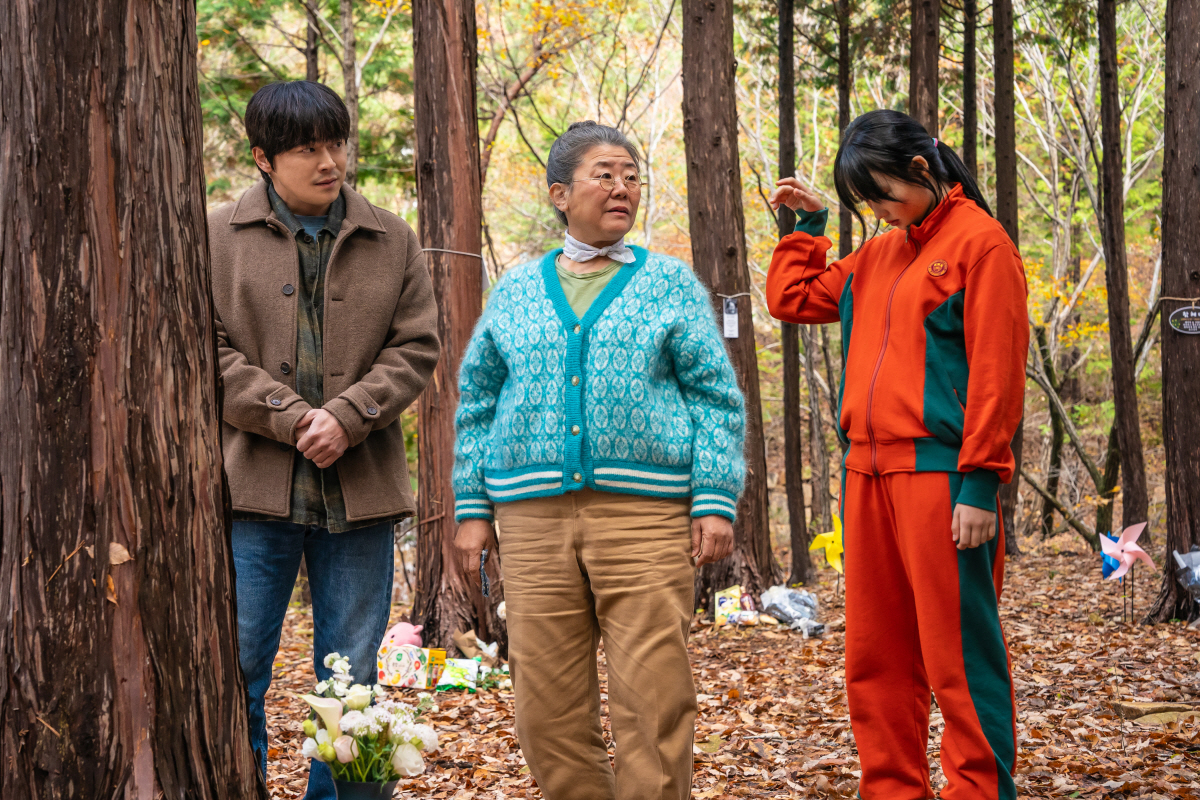 '내가 제일 잘 나가' 추는 이정은, '좀비딸'로 올여름 극장 접수한다