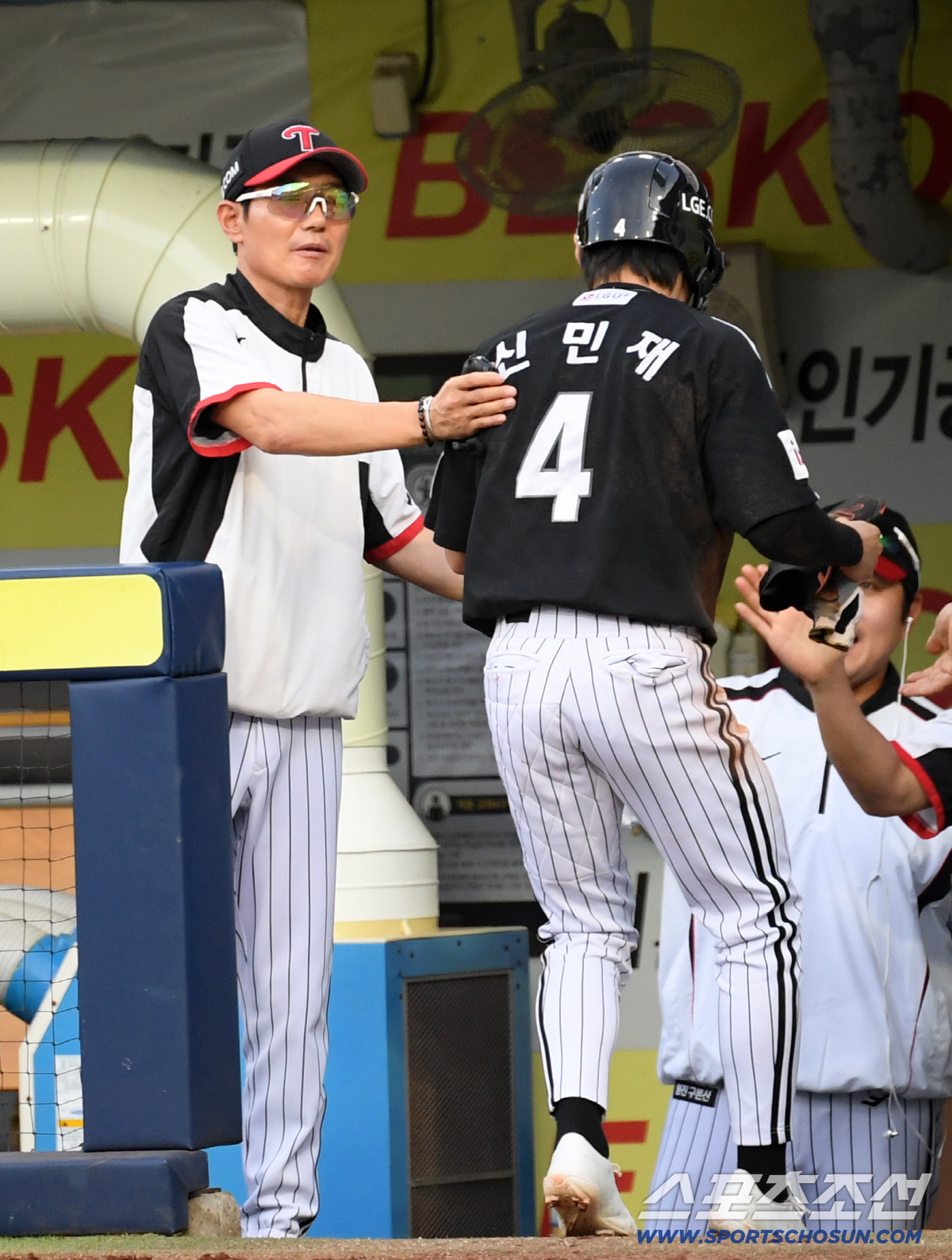 염경엽 감독 극찬 "신민재, LG 주전 넘어 이제 리그 톱클래스 2루수"…