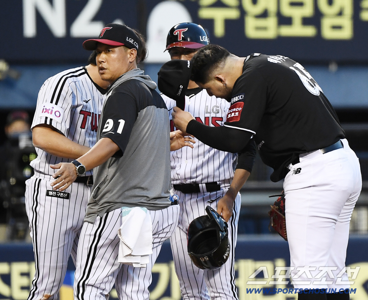 [포토] 헤드샷 사과하는 헤이수스, 직구 헤드샷으로 퇴장!