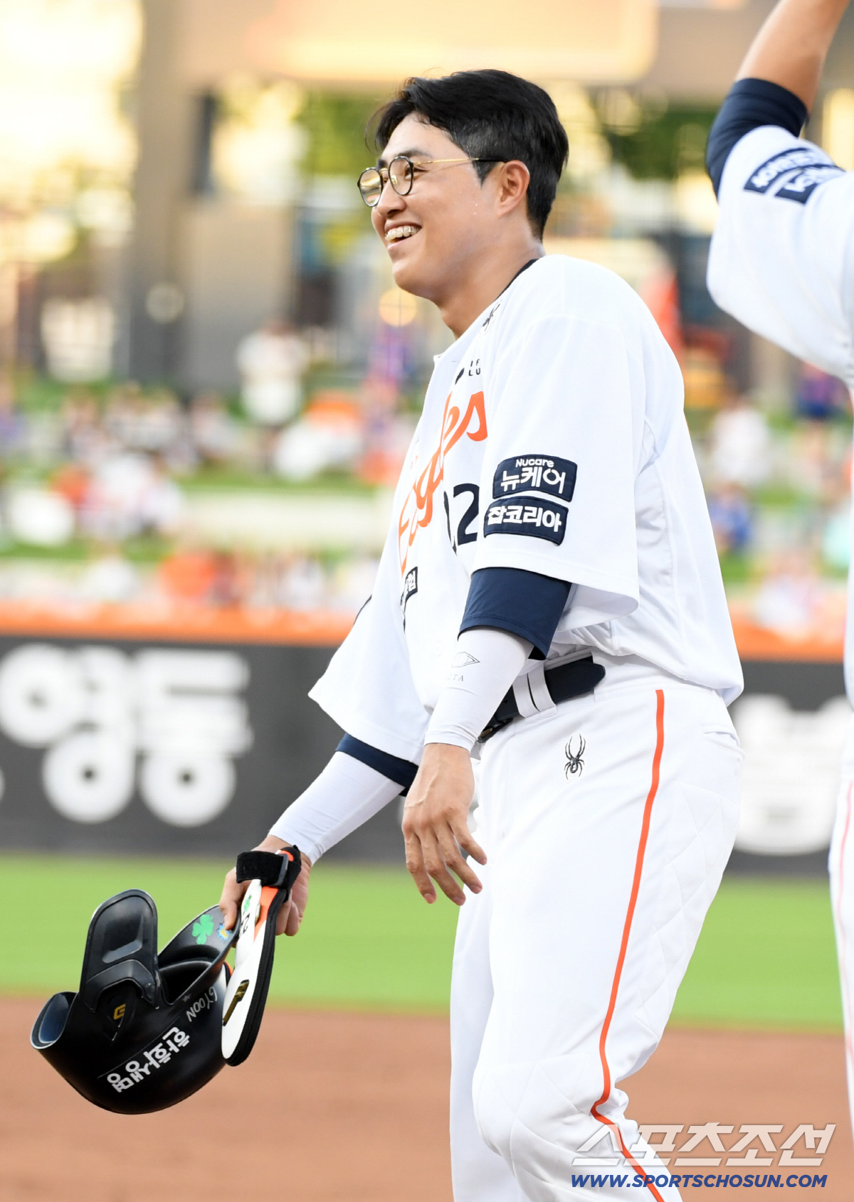 [포토] 채은성 '비디오 판독 결과 확인 후 미소'