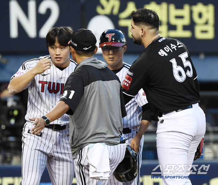 '하늘이 도왔다' 149km 헤드샷을 맞았는데 멀쩡...LG 손용준, 병원도 안 갔다 [잠실 현장]