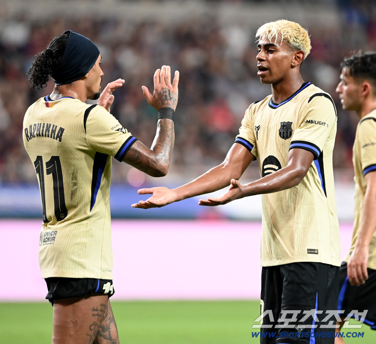 [현장리뷰]"역시 축구 천재!" 6만2482명 홀린 라민 야말 멀티골 F…