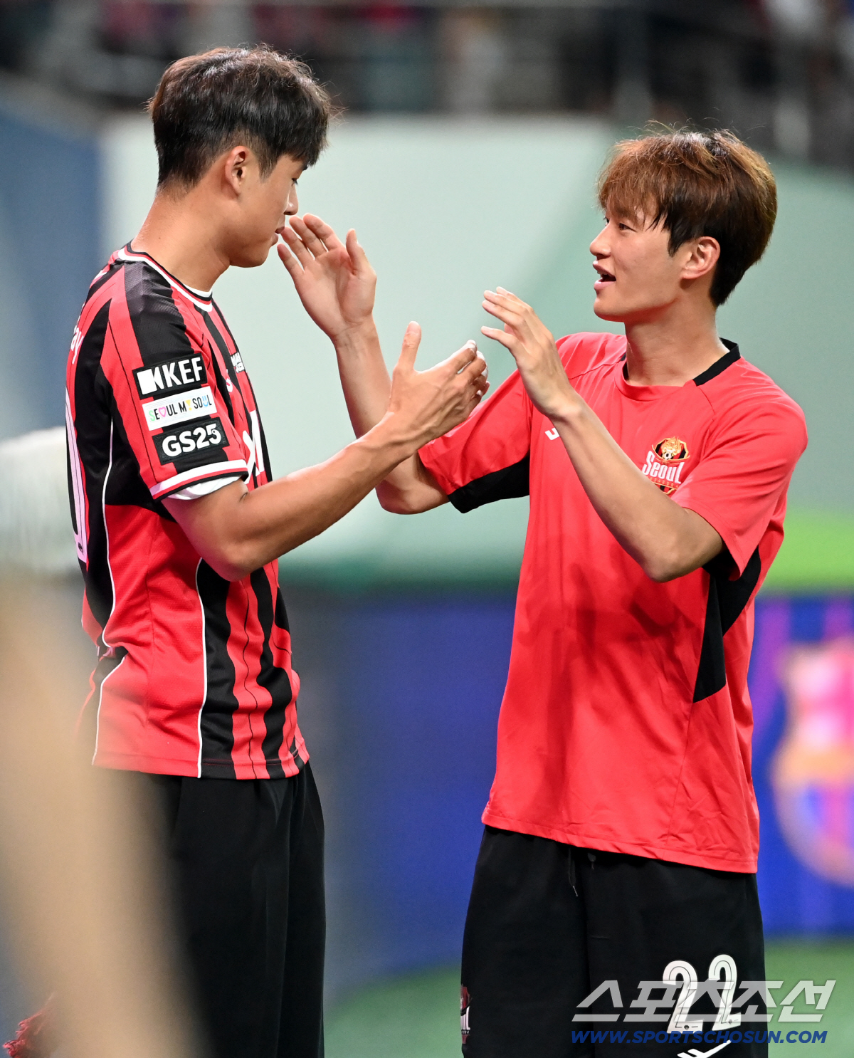 [포토] 김주성, 김진수와 인사 나누며