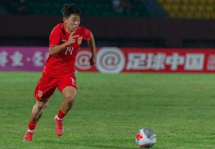 한국까지 '와르르' 무너뜨린 中 축구의 새 희망, 선배들과 다르다! "1…