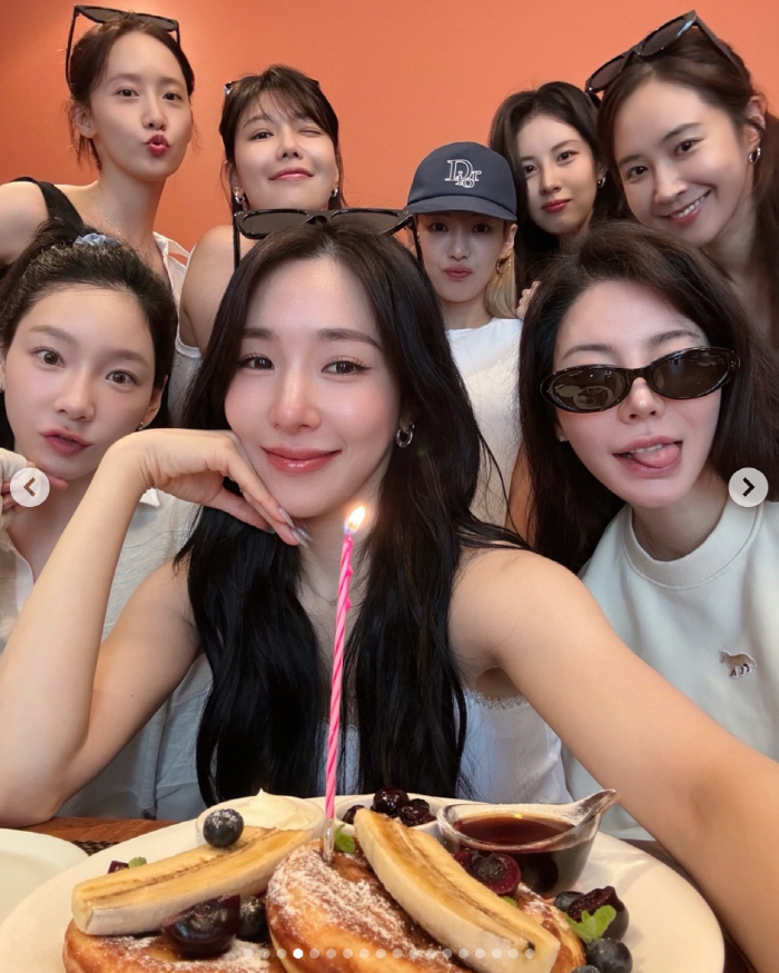 韓 떠난 써니까지, 소녀시대 '완전체' 뭉쳤다..18년 우정ing