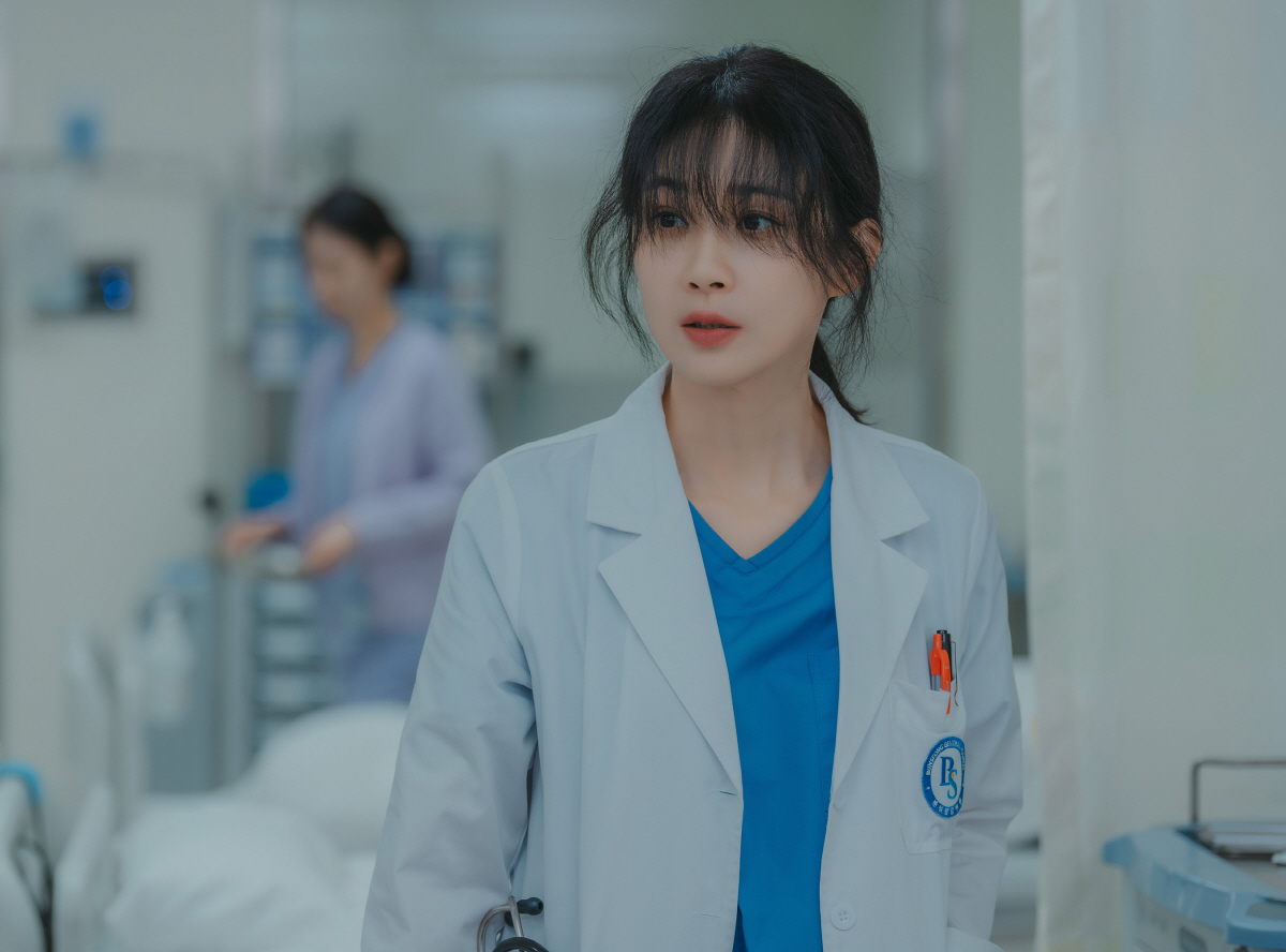 이보영, 어딘가 달라진 얼굴..13년 만의 MBC 컴백 통할까?('메리킬…