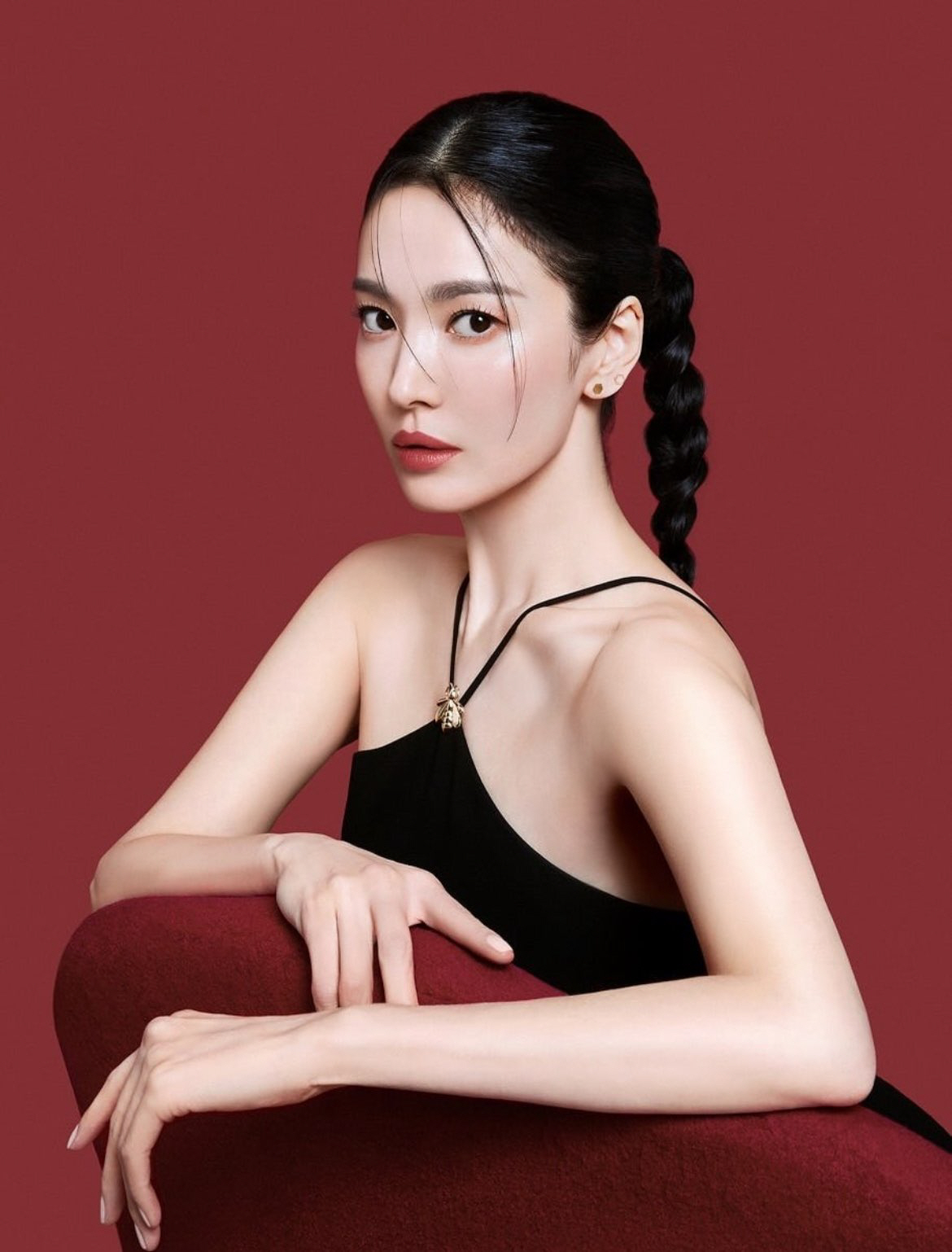 송혜교, 압도적 카리스마..뷰티 화보서 고혹美 정점 찍었다