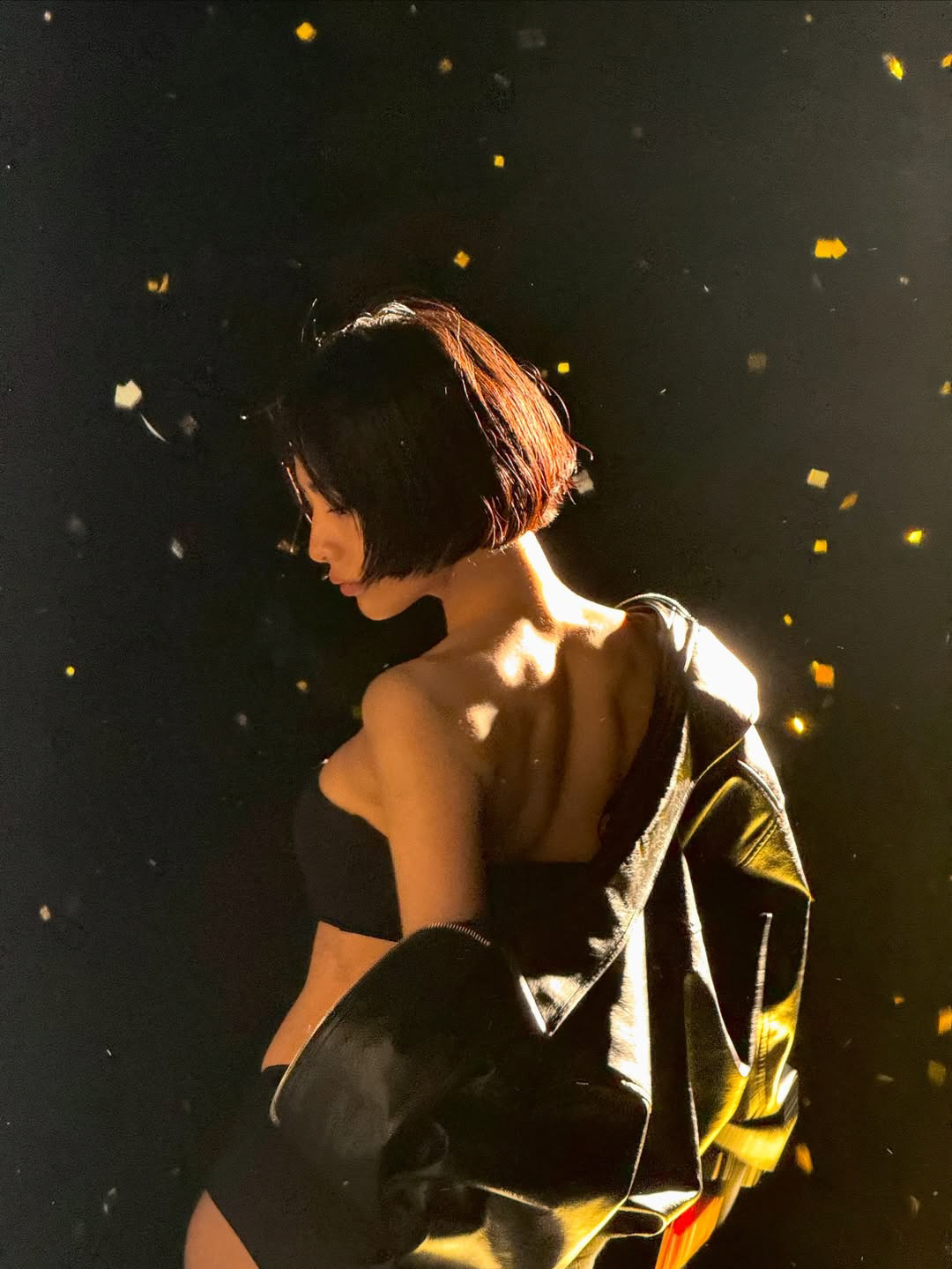 나나, 갈비뼈 드러낸 슬렌더 몸매...'NO' 보정 '늘씬 뒤태'까지 시…