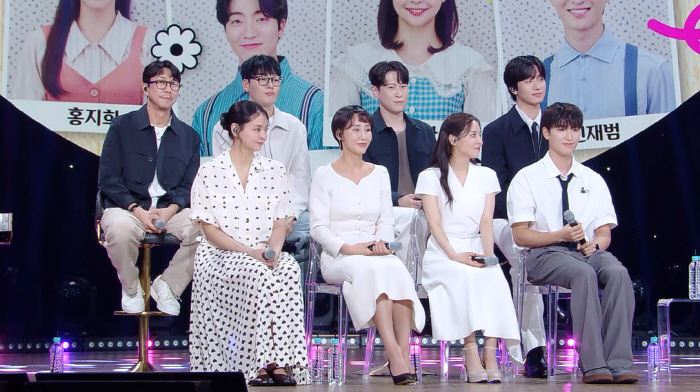 ‘눈물의 막방’ 박보검, BTS 뷔 영상편지→아이유 깜짝 등장에 무너졌다…