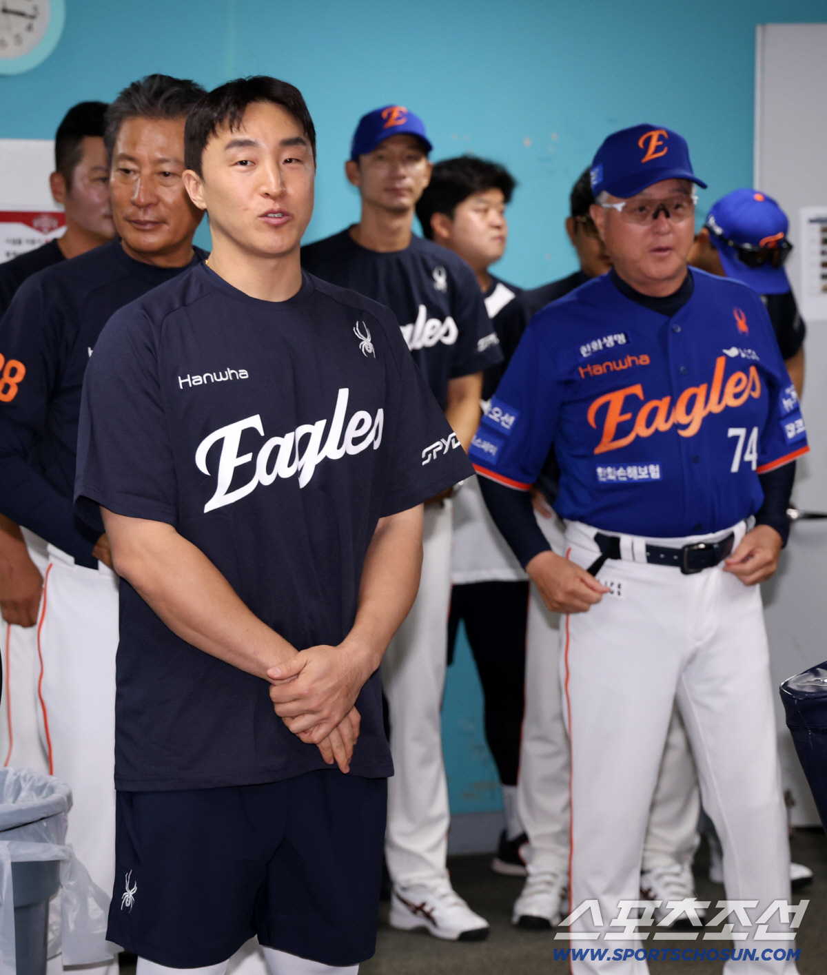 '잘 부탁드리겠습니다' 트레이드 다음날 바로 합류한 새 식구 손아섭 챙긴…