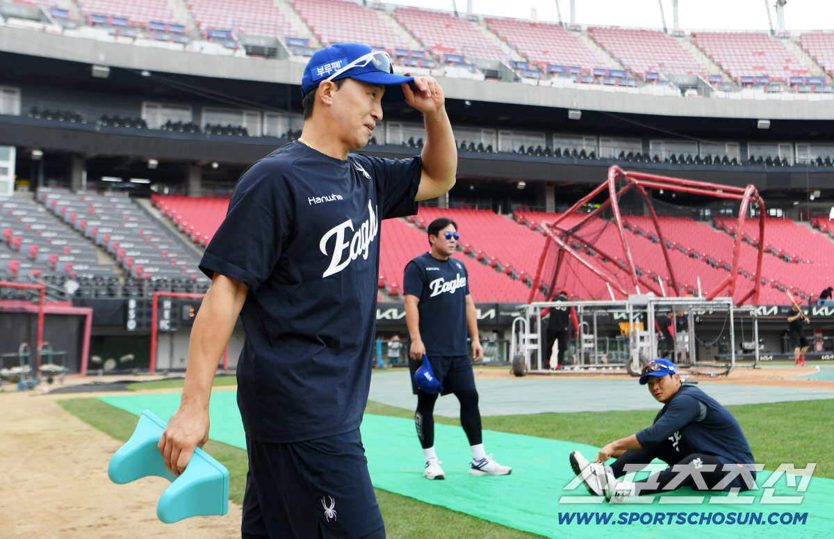 '잘 부탁드리겠습니다' 트레이드 다음날 바로 합류한 새 식구 손아섭 챙긴…