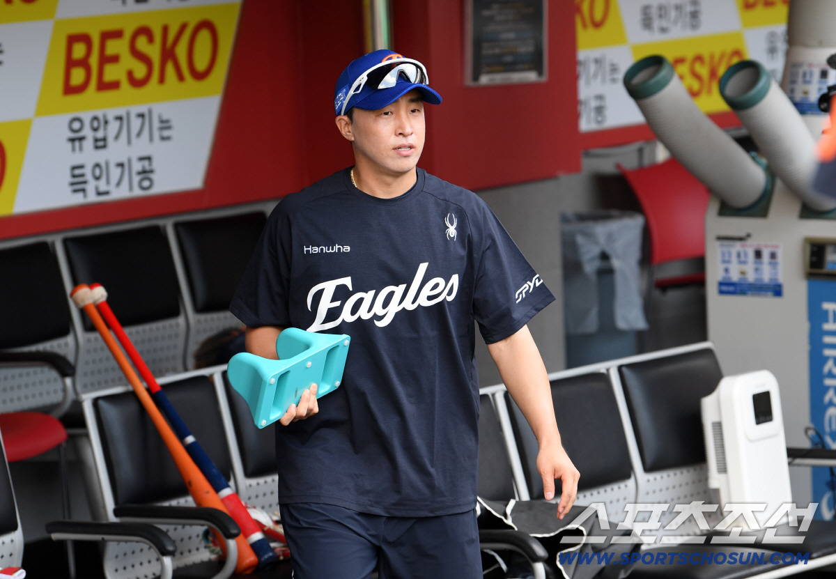 '잘 부탁드리겠습니다' 트레이드 다음날 바로 합류한 새 식구 손아섭 챙긴…