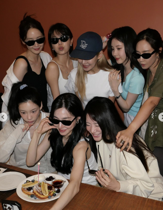 '17주년' 8인 완전체 소녀시대, "비방용 어쩌지"..화끈한 30대들의…