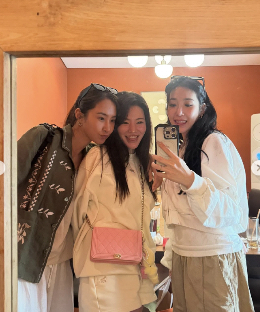 '17주년' 8인 완전체 소녀시대, "비방용 어쩌지"..화끈한 30대들의…