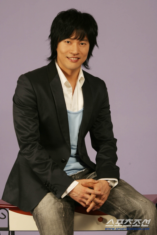 '모친상' 김정민, 팬클럽 조의금 전액 기부…"어머니 뜻 따라"