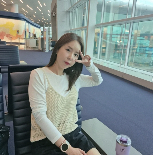 신지, ♥문원 논란 해명 후 '홀로 韓 떠났다'..인천공항서 포착 "잘 …