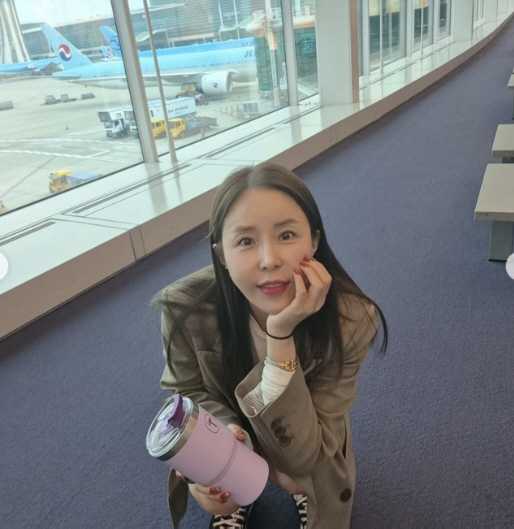신지, ♥문원 논란 해명 후 '홀로 韓 떠났다'..인천공항서 포착 "잘 …