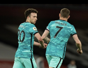 '영원히 추모할게' EPL 리빙 레전드의 애잔한 배번 변경 사연…베테랑 MF 밀너, 세상떠난 조타 위해 '20번'달기로