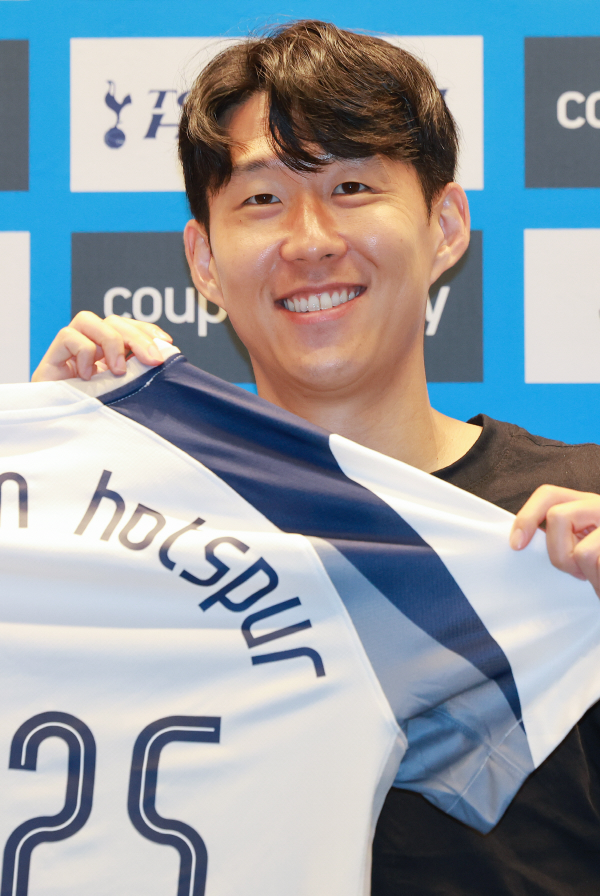 "SON, 주장 완장 차고 선발"→"EPL 레전드 중 한 명" 토트넘 떠…