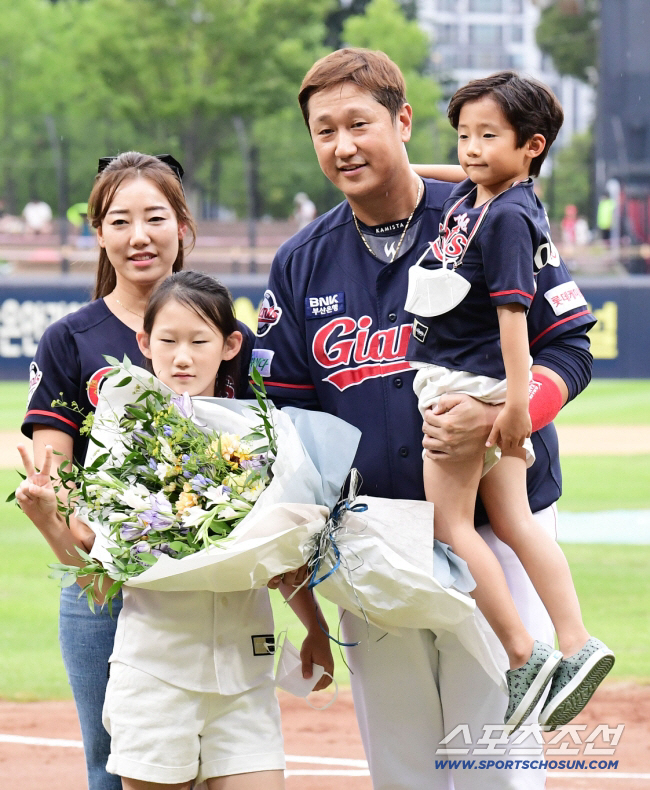 이대호 "♥첫사랑 아내와 16년째 부부싸움 안해..TV 대신 가족사진 본…