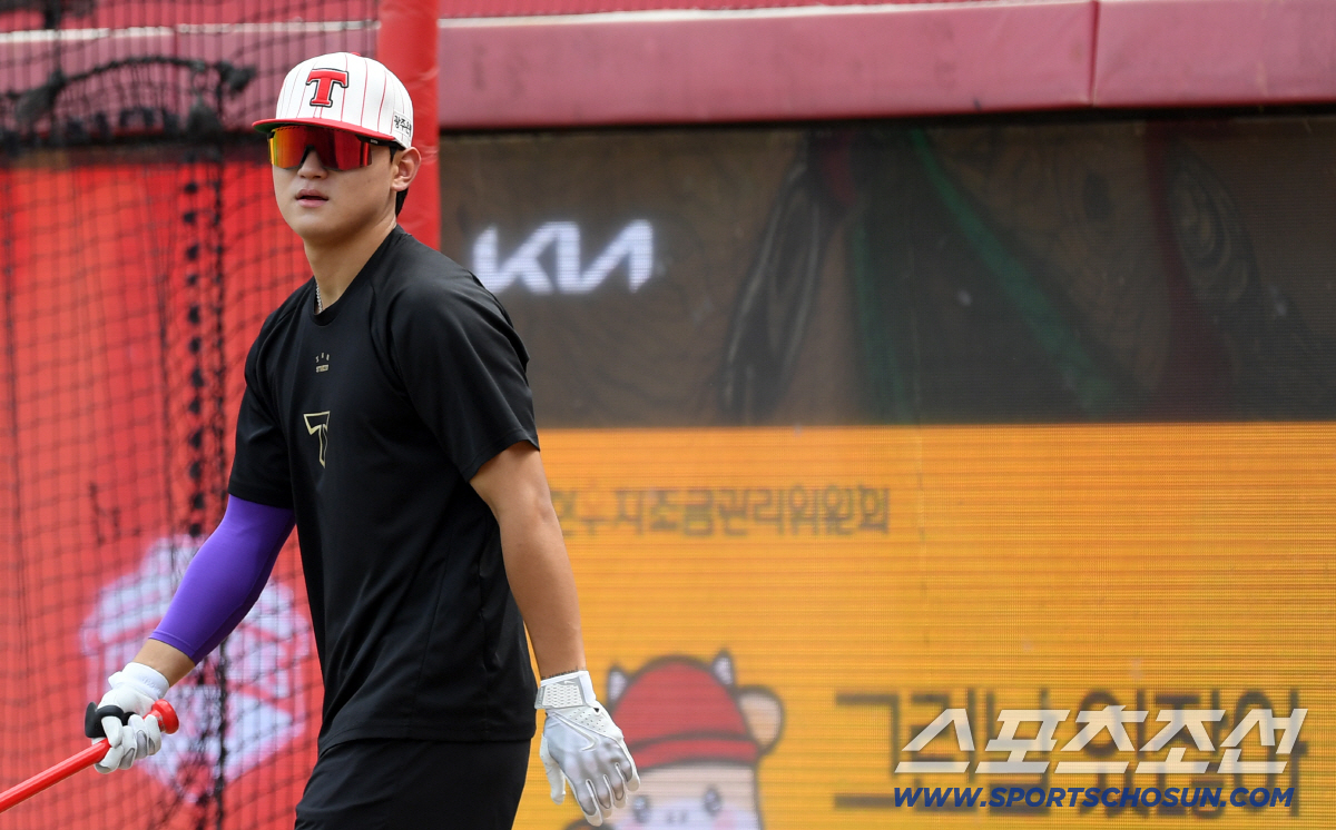 '진짜 왔다' MVP 김도영, 팬들에게 각오 부탁했더니…왜 "나도 성숙해…