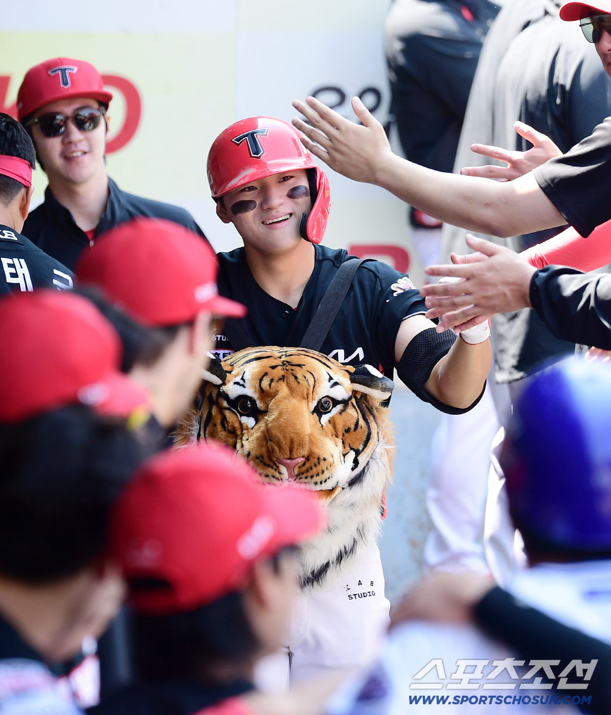 '진짜 왔다' MVP 김도영, 팬들에게 각오 부탁했더니…왜 "나도 성숙해…