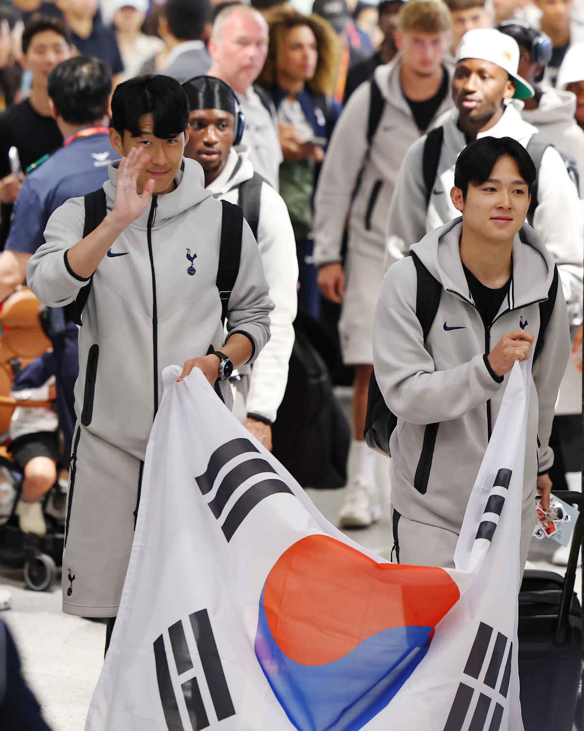 英 단독까지 떴다!' 토트넘과 작별 선언한 손흥민, LA FC행 임박 '…