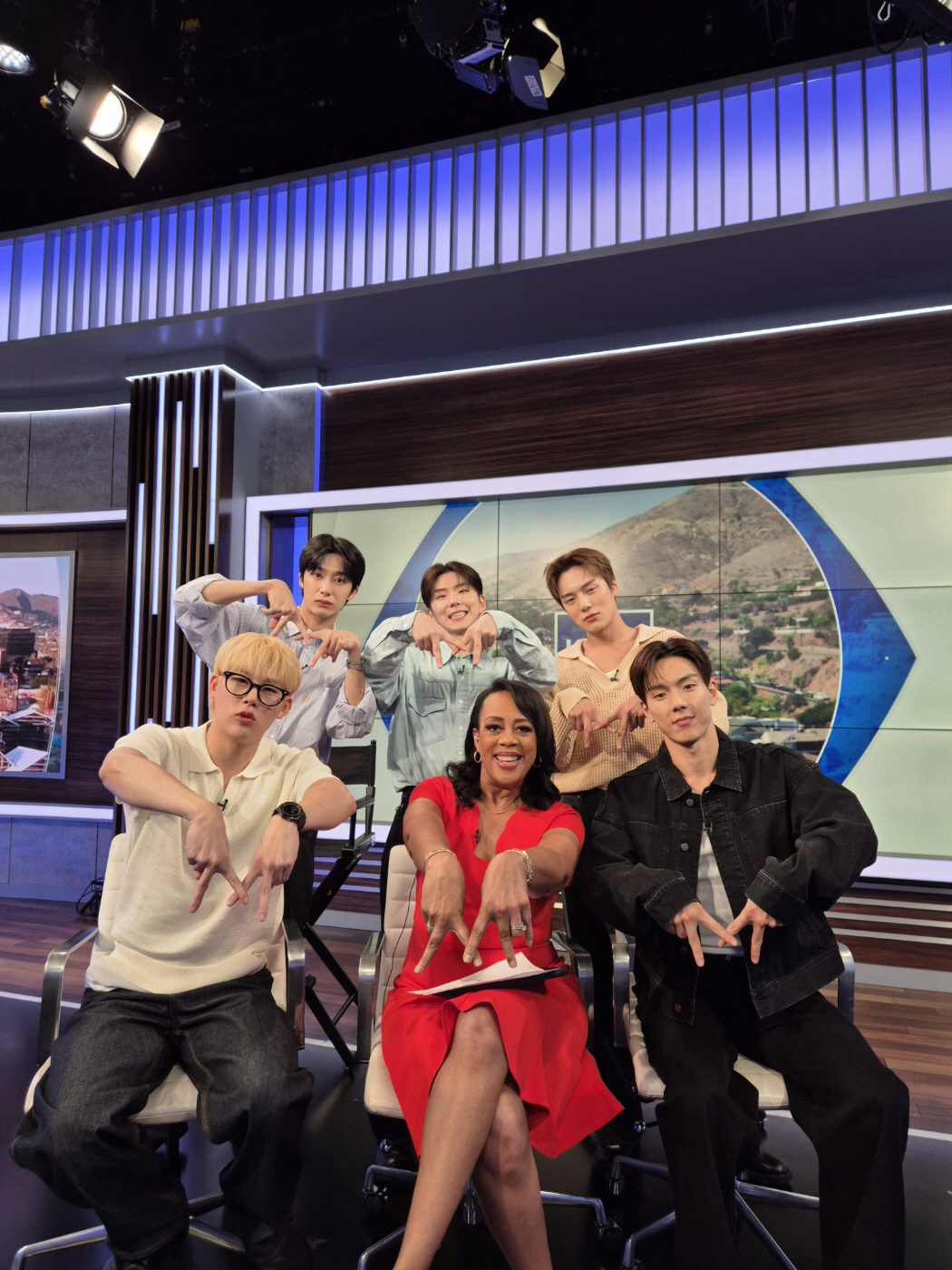 몬스타엑스, 美 아침 방송 'KCAL News'-'KTLA 5' 출연…컴…