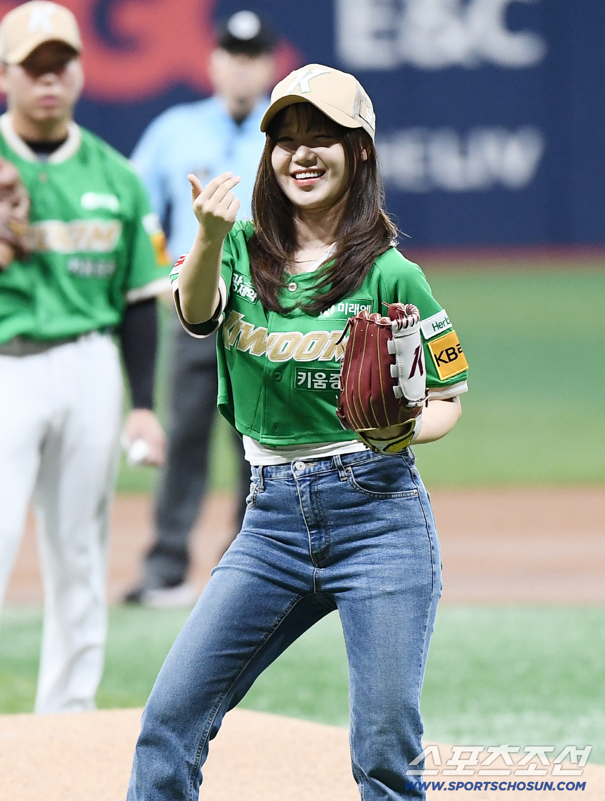 [포토] 최유정, 시구 전 깜찍한 춤