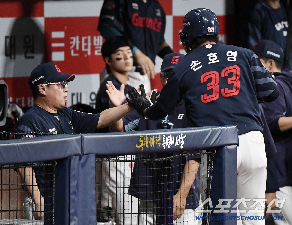 땅울림인가? 진격의 거인, 3회까지 폭풍 9득점 몰아쳤다…손호영+레이예스…