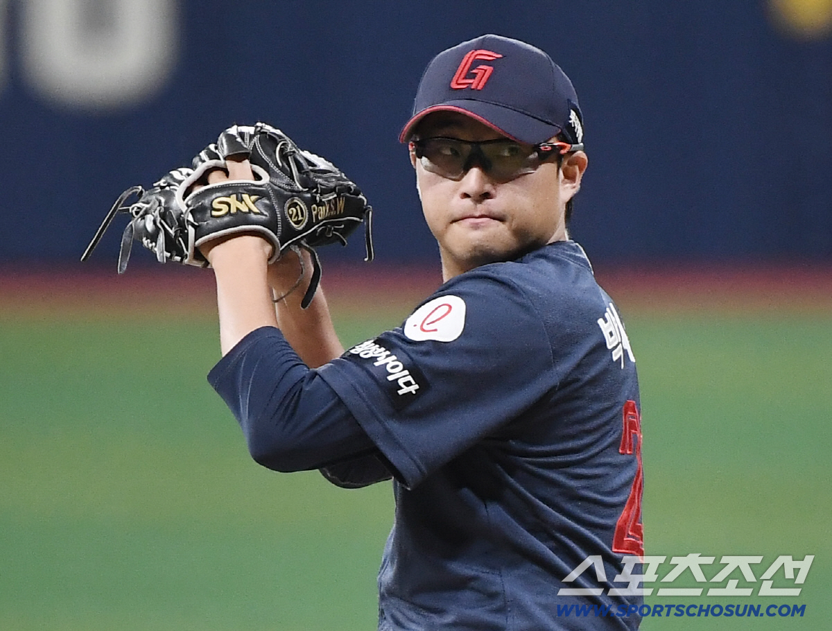 7이닝 역투 → 11승 달성! 박세웅, 커리어하이가 눈앞…김태형 감독도 …