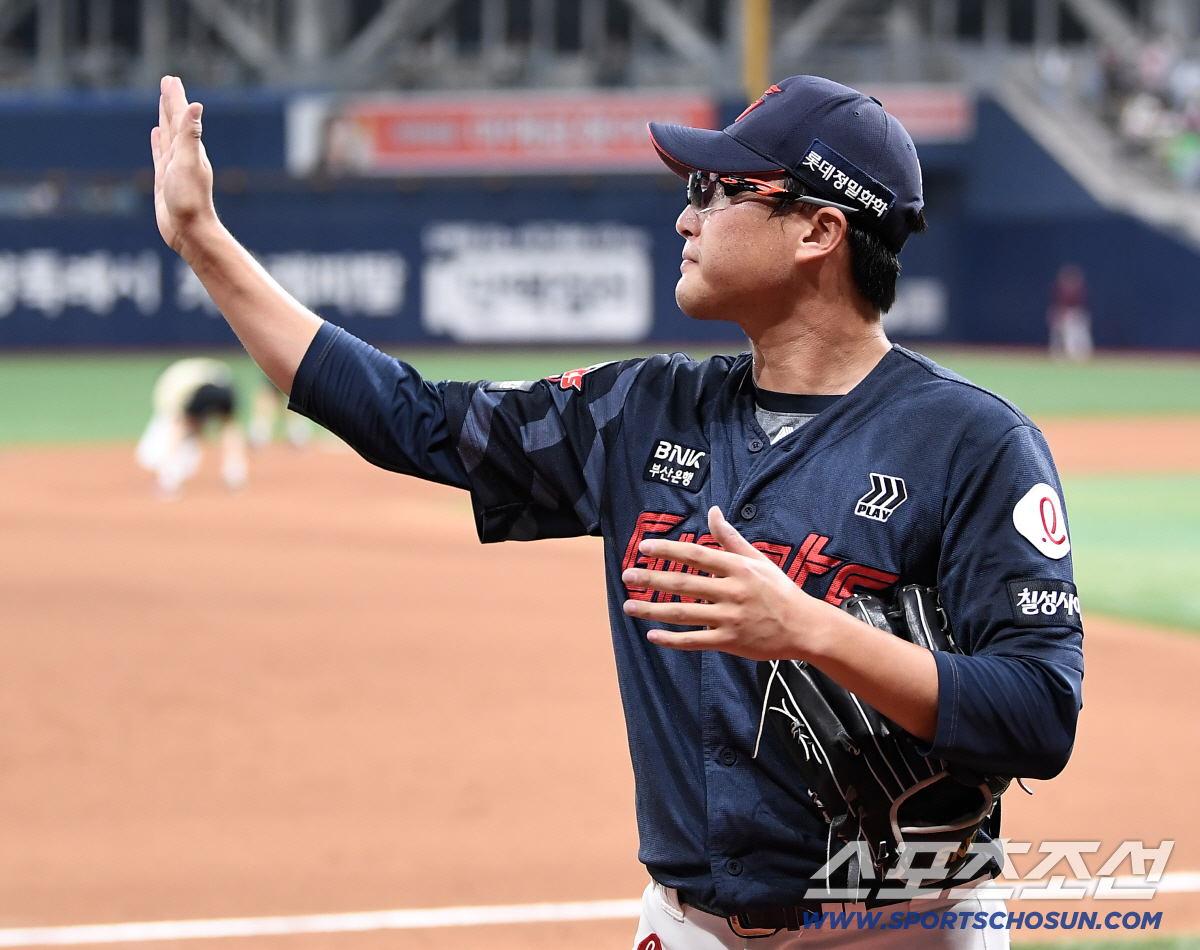 안경에이스 재림 이룰까? 8년만의 커리어하이 앞둔 박세웅 "3위보다 높은…