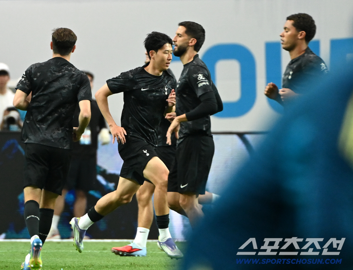 [포토] 토트넘 고별전 앞둔 손흥민, 날렵하게 경기 준비