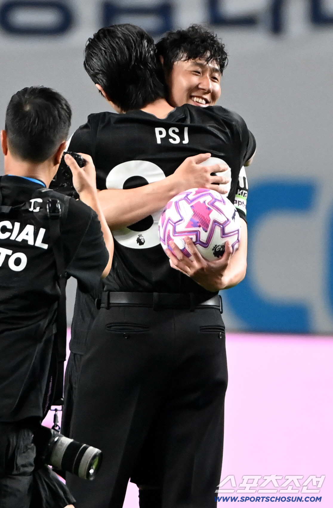 [포토] 손흥민, 박서준과 뜨거운 포옹